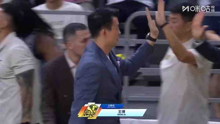 巩晓彬：广东主帅可先让年轻队员上场冲一冲 外教的用人值得商榷
